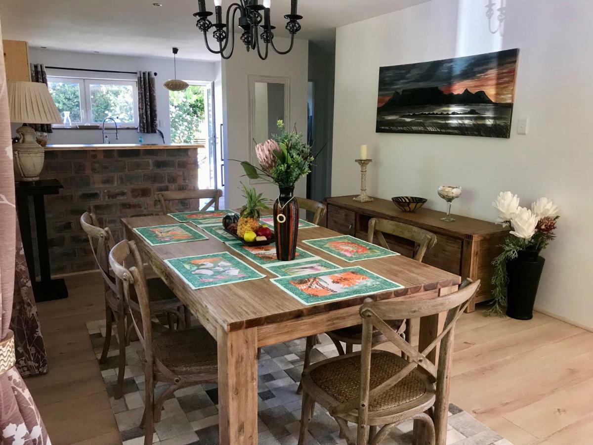 African Holiday Home In Table View كيب تاون المظهر الخارجي الصورة
