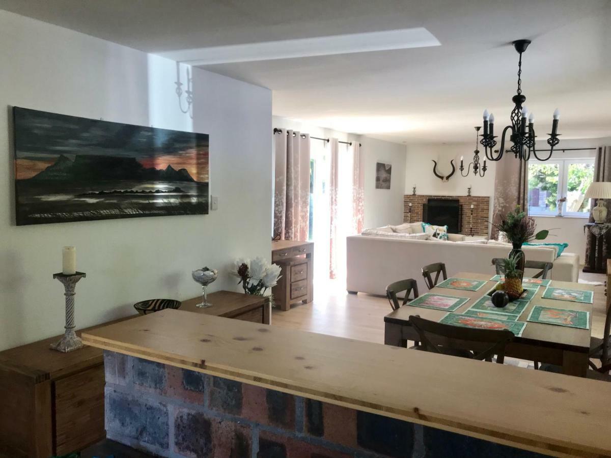 African Holiday Home In Table View كيب تاون المظهر الخارجي الصورة