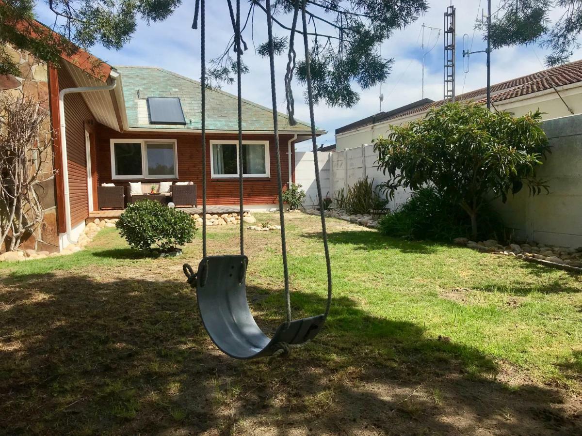 African Holiday Home In Table View كيب تاون المظهر الخارجي الصورة
