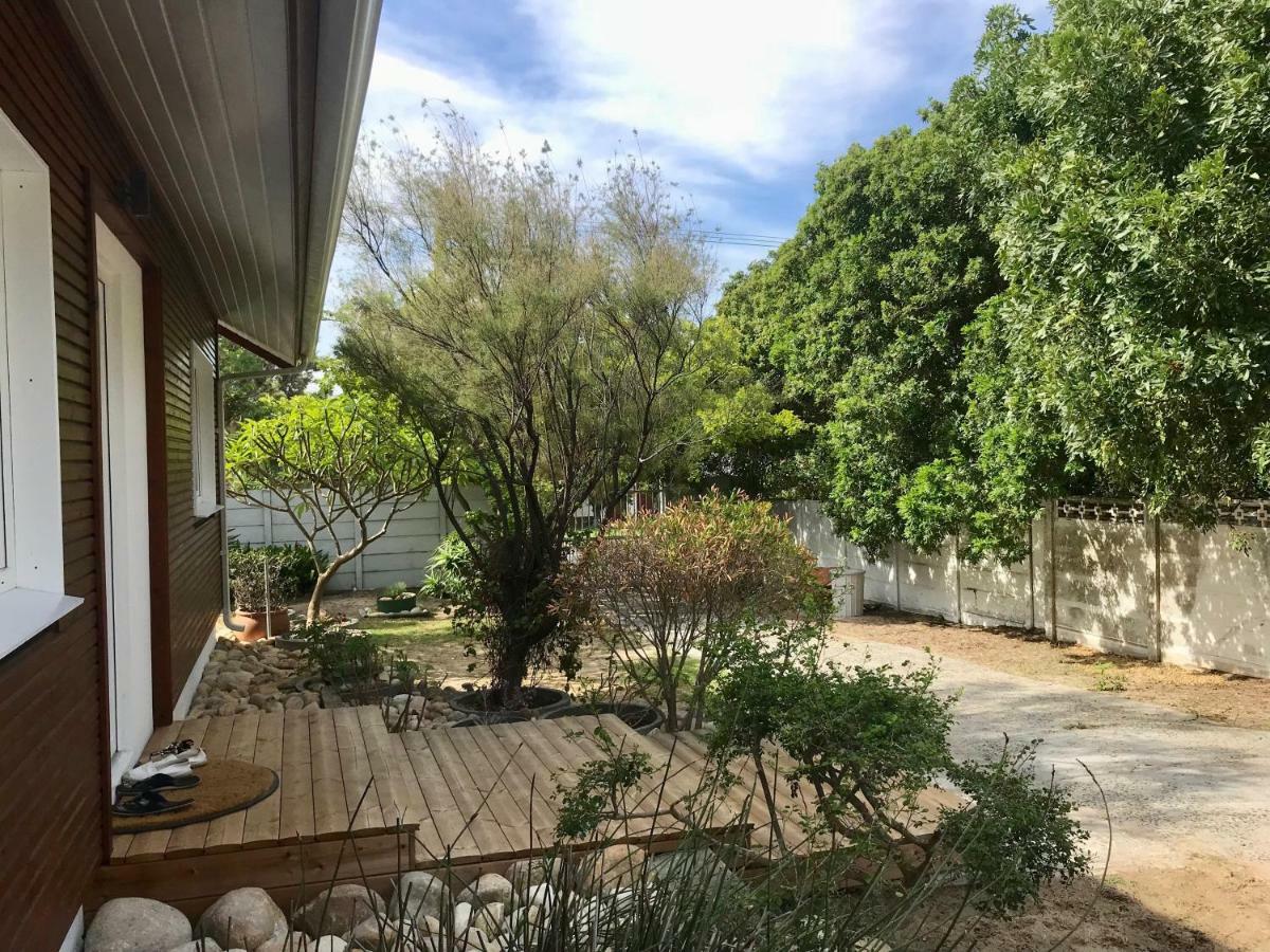African Holiday Home In Table View كيب تاون المظهر الخارجي الصورة
